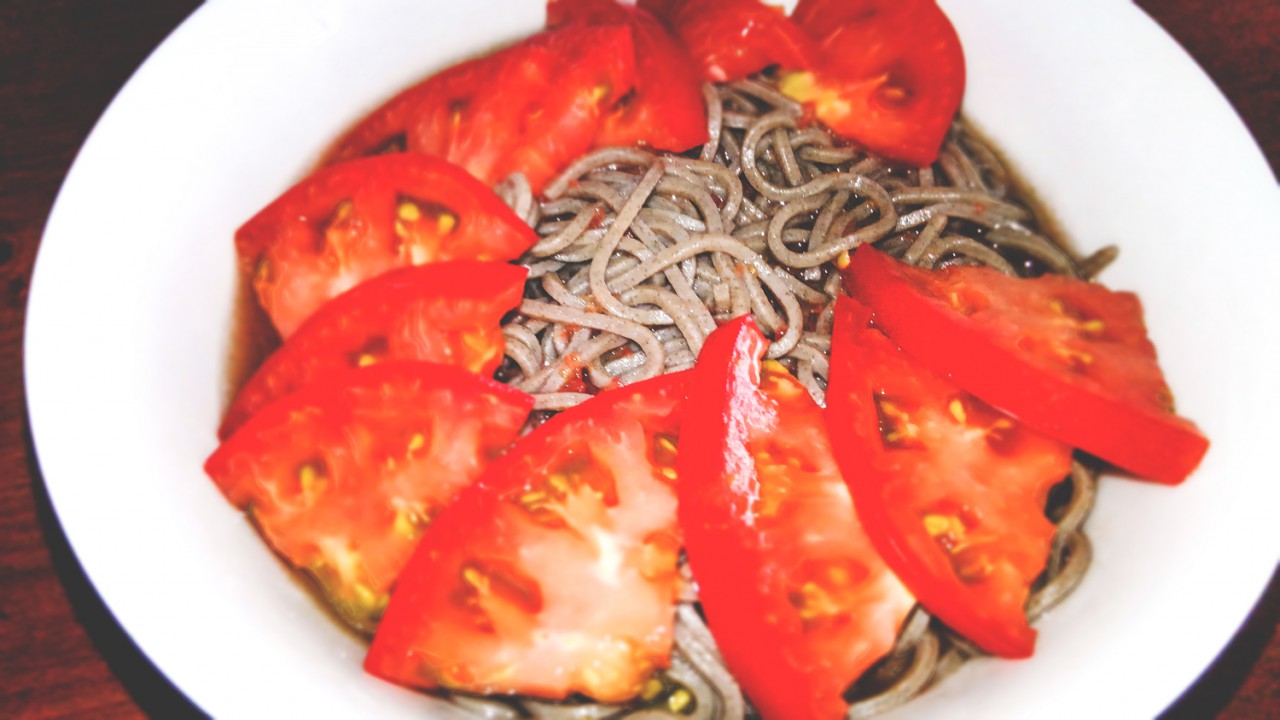 アカンのちゃうん?って感じですが・・・トマト蕎麦